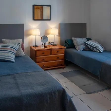 Caleton Blanco, Lovely 2 Bed With Sea Views *