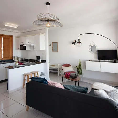 Caleton Blanco, Lovely 2 Bed With Sea Views Apartmán